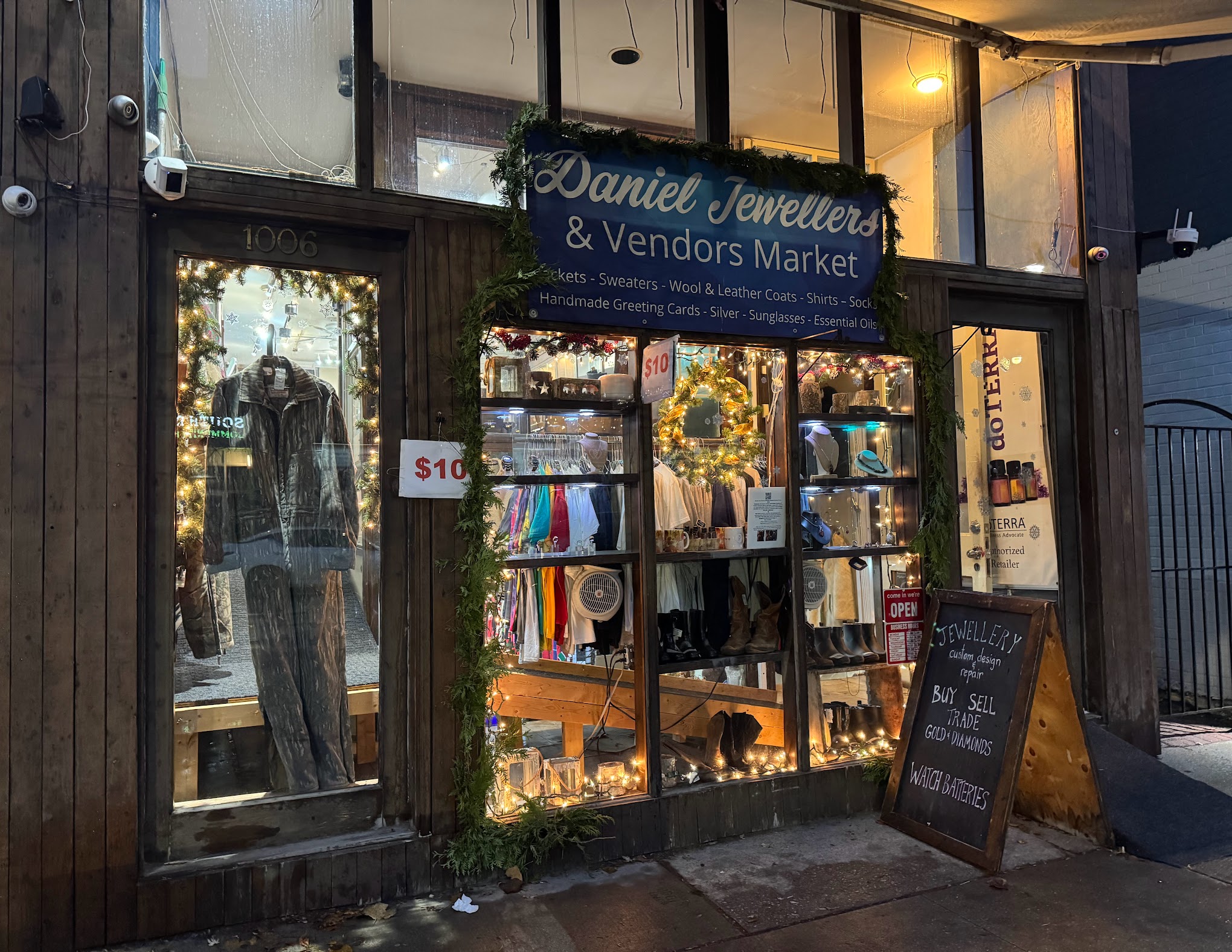 A Jewellery and Vintage Store for Every Budget: Daniel Jewellers